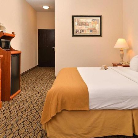 Quality Inn & Suites Jefferson City Exterior foto