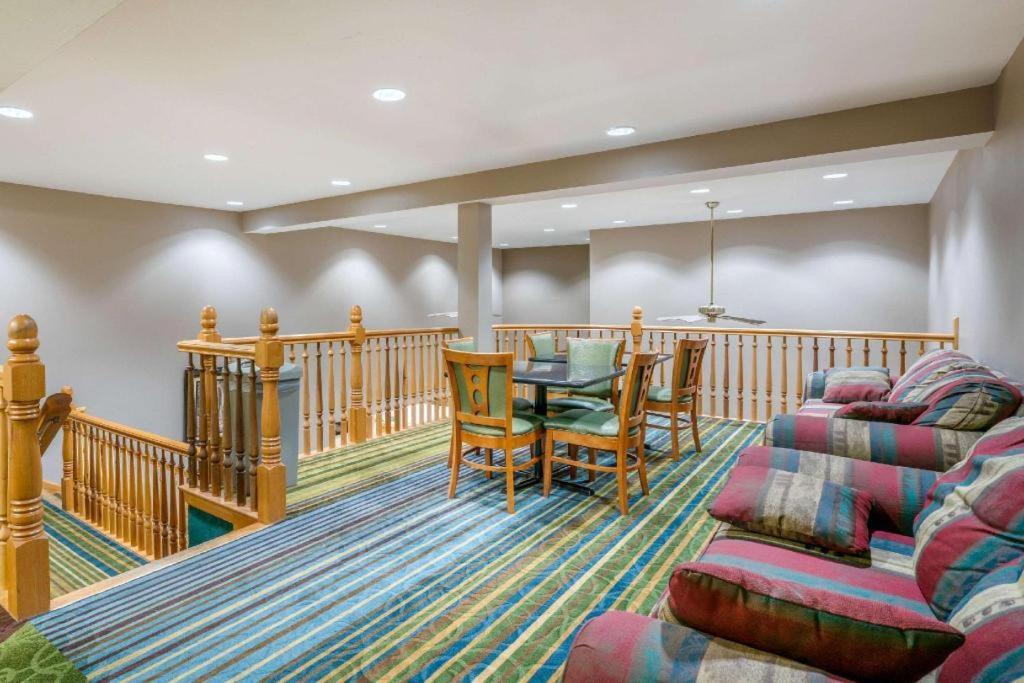 Quality Inn & Suites Jefferson City Exterior foto
