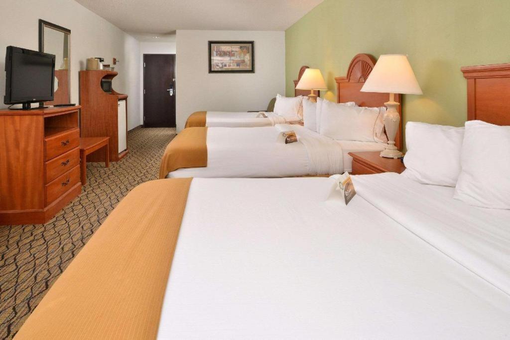 Quality Inn & Suites Jefferson City Exterior foto