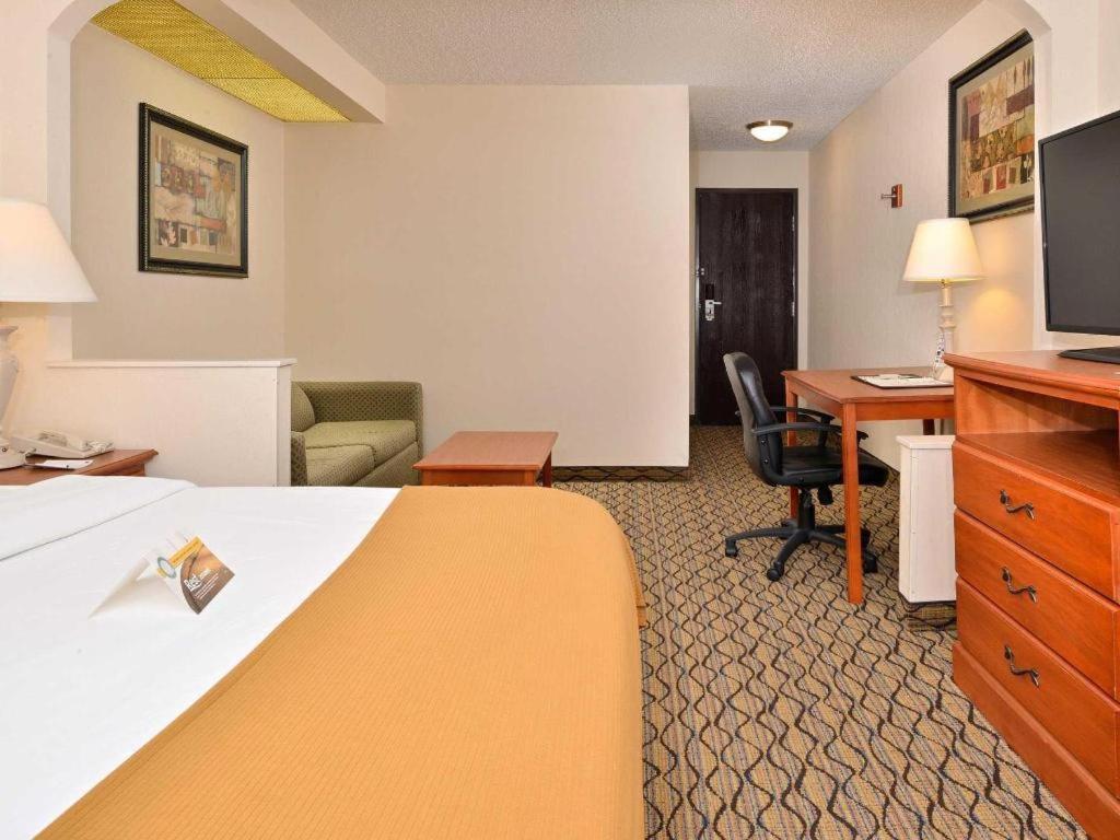 Quality Inn & Suites Jefferson City Exterior foto