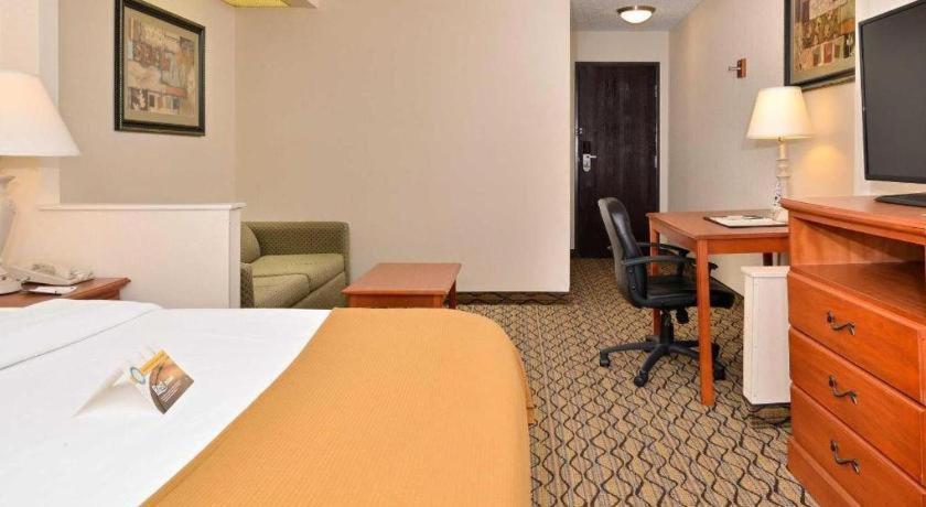 Quality Inn & Suites Jefferson City Exterior foto