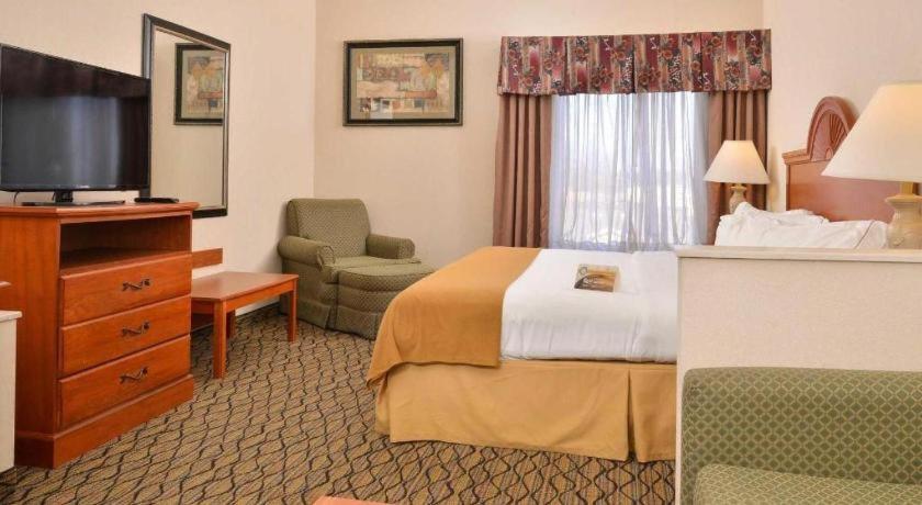 Quality Inn & Suites Jefferson City Exterior foto