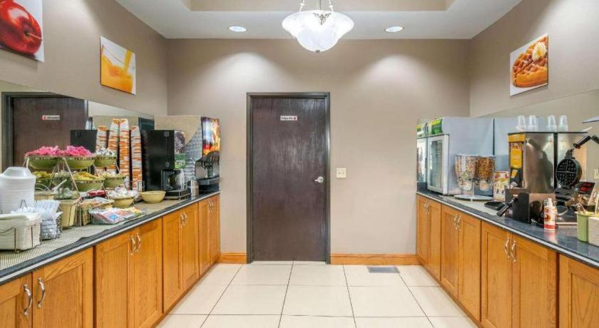 Quality Inn & Suites Jefferson City Exterior foto